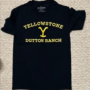 Yellowstone Dutton Ranch Men’s Black graphic T-Shirt - yellow print - size small